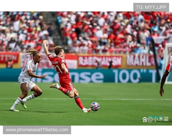 拜仁中场一乱，全队就失控？表面强攻不断，实则节奏全无