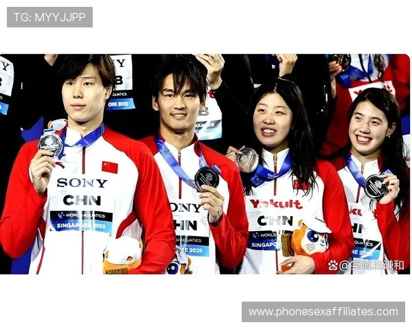 覃海洋今天穿得跟个明星谁能想到训练里是狠角色